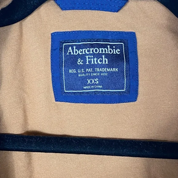 Women’s Abercrombie and Fitch Fleece jacket - Picture 3 of 6